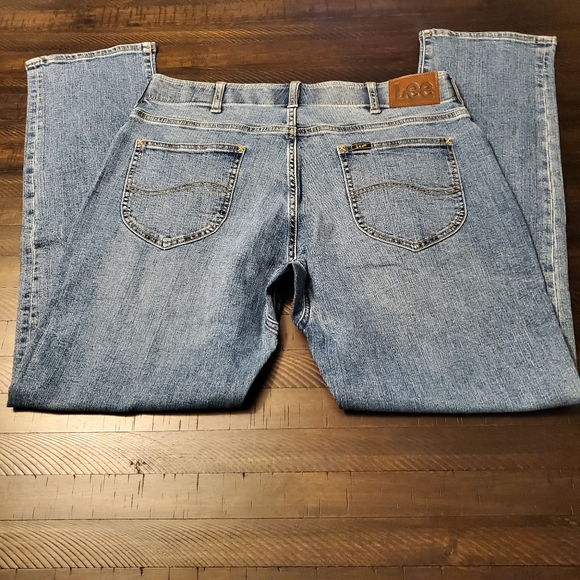 Lee Motion Stretch Straight Fit Tapered Leg Jean - Picture 9 of 11